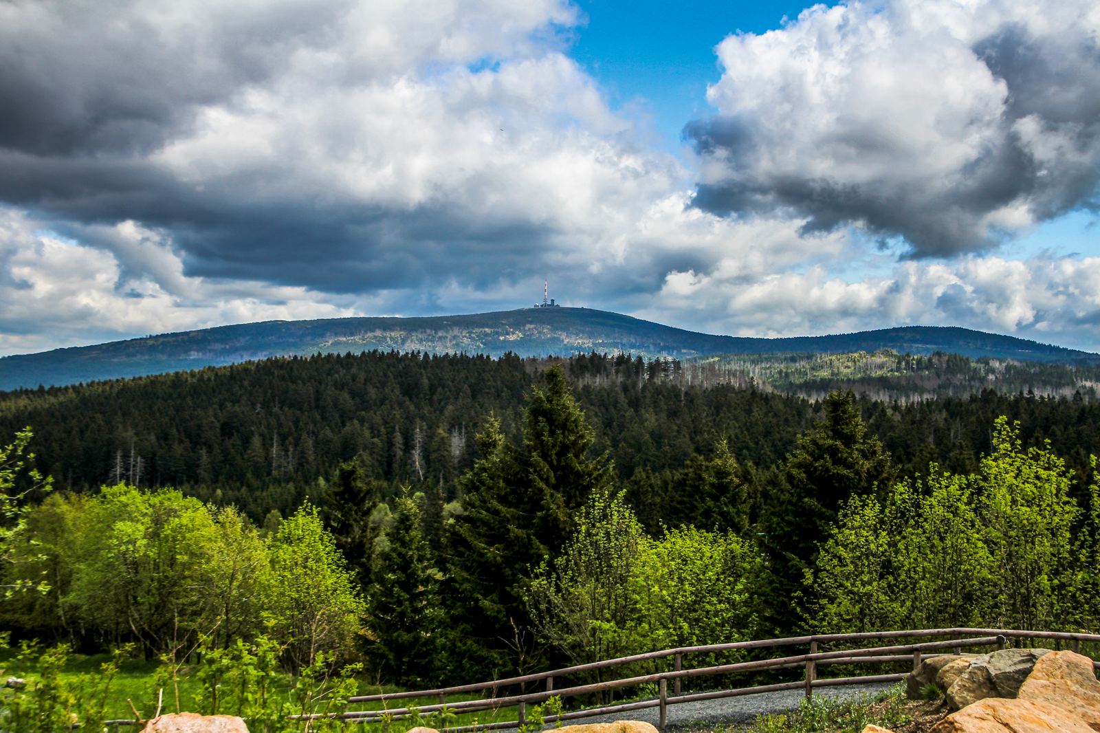 Der Brocken liegt nicht im Oberharz, sondern im Mittelharz. „Ober" meint die Lage im Nordwesten, nicht die Höhe — ein Missverständnis, das sich seit Generationen hält. Der Brocken liegt nicht im Oberharz, sondern im Mittelharz. „Ober" meint die Lage im Nordwesten, nicht die Höhe — ein Missverständnis, das sich seit Generationen hält.